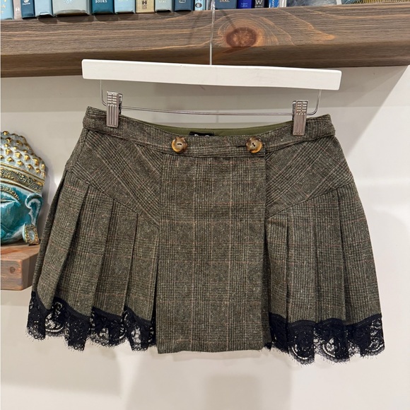 D&G Olive Plaid Mini Skirt with Black Lace - Picture 3 of 4